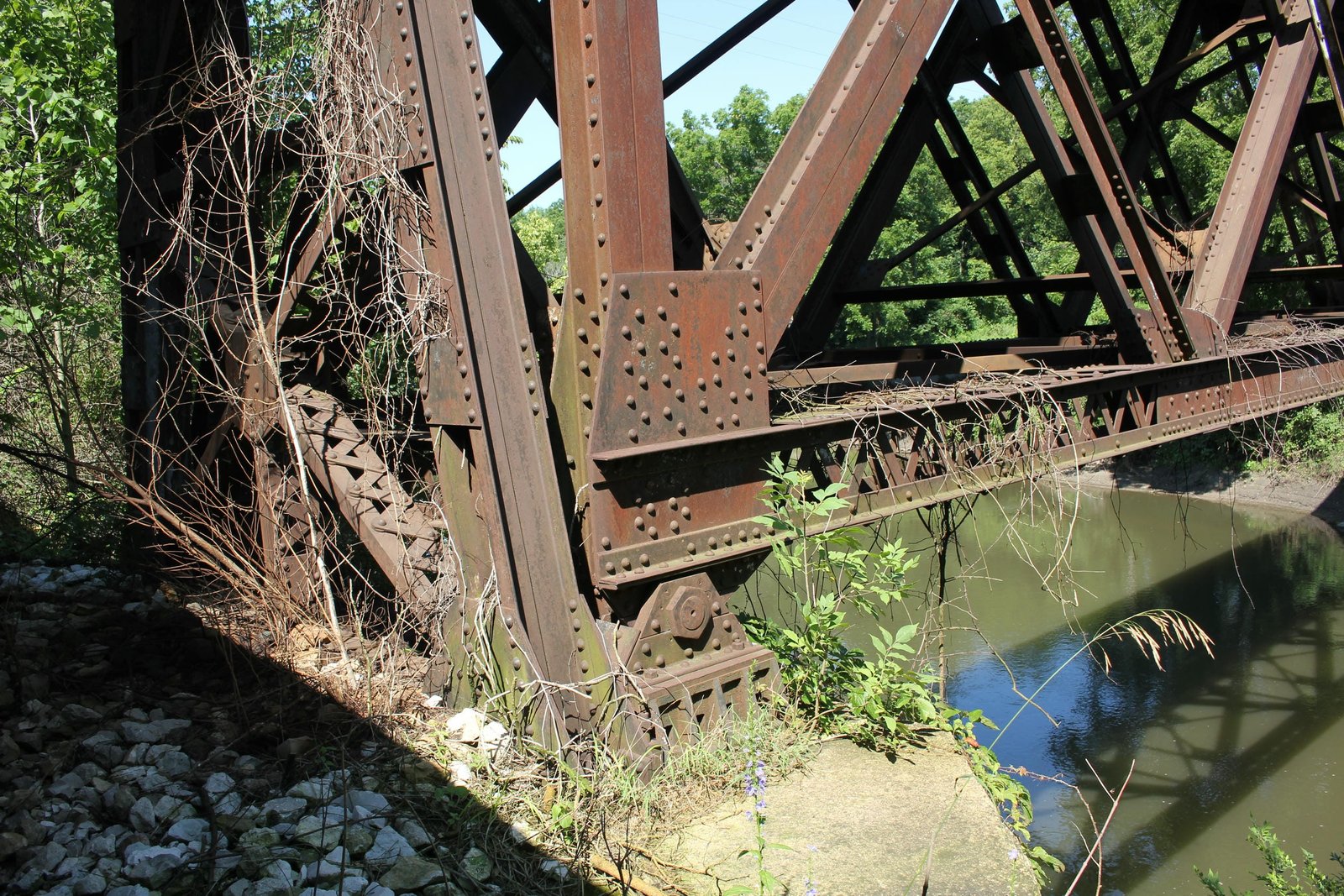 Lower angle connection and south pier